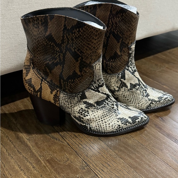 SCHUTZ | Shoes | Schutz Haven Snakeskin Embossed Leather Western Ankle ...